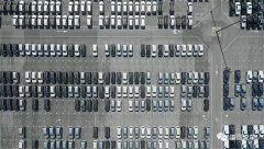 <b>经济下行整车集团销量惨淡 中国车市路在何方？</b>